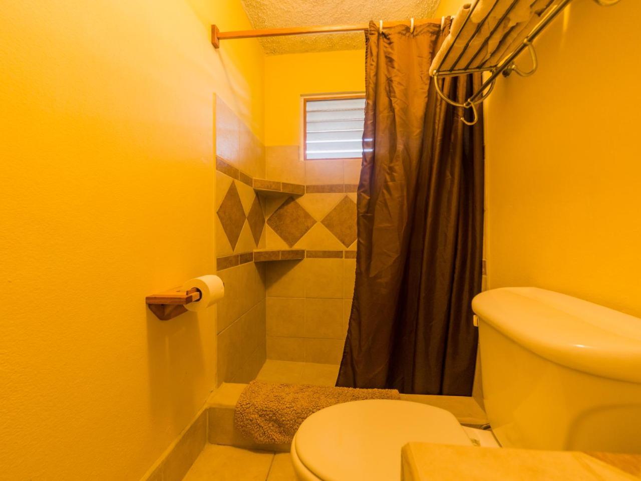 A Piece Of Ground Hostel Punta Gorda Exterior photo