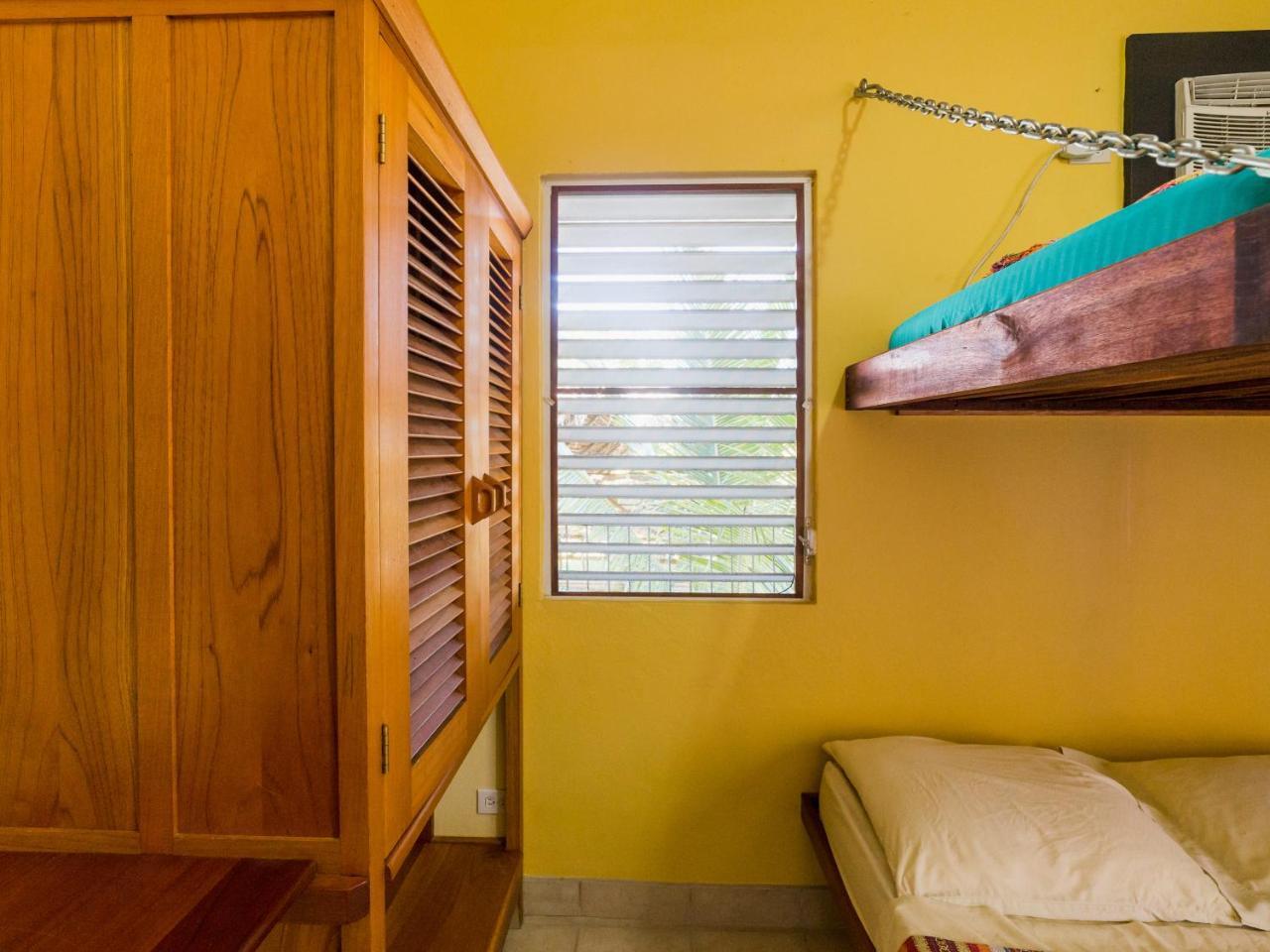 A Piece Of Ground Hostel Punta Gorda Exterior photo