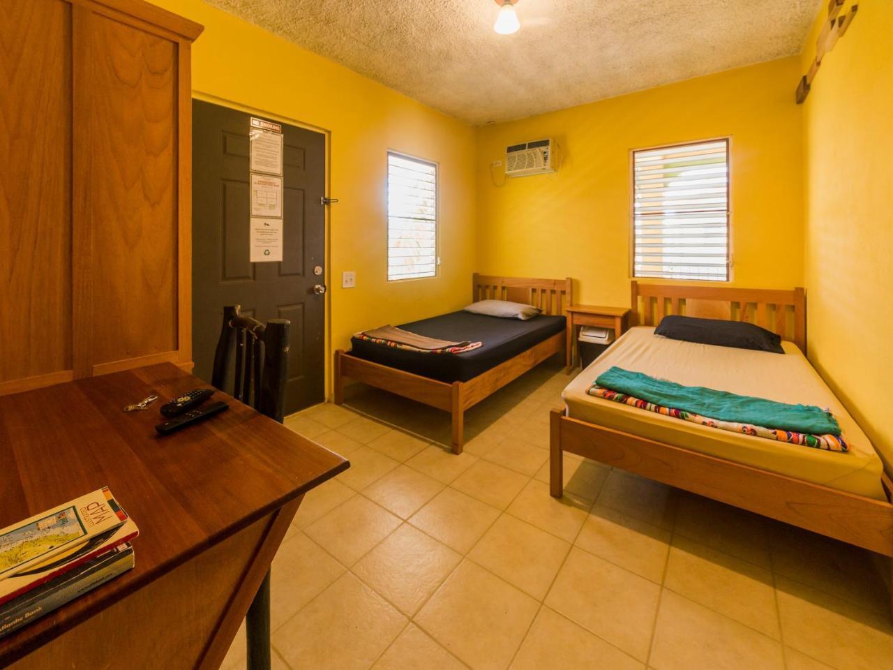 A Piece Of Ground Hostel Punta Gorda Exterior photo