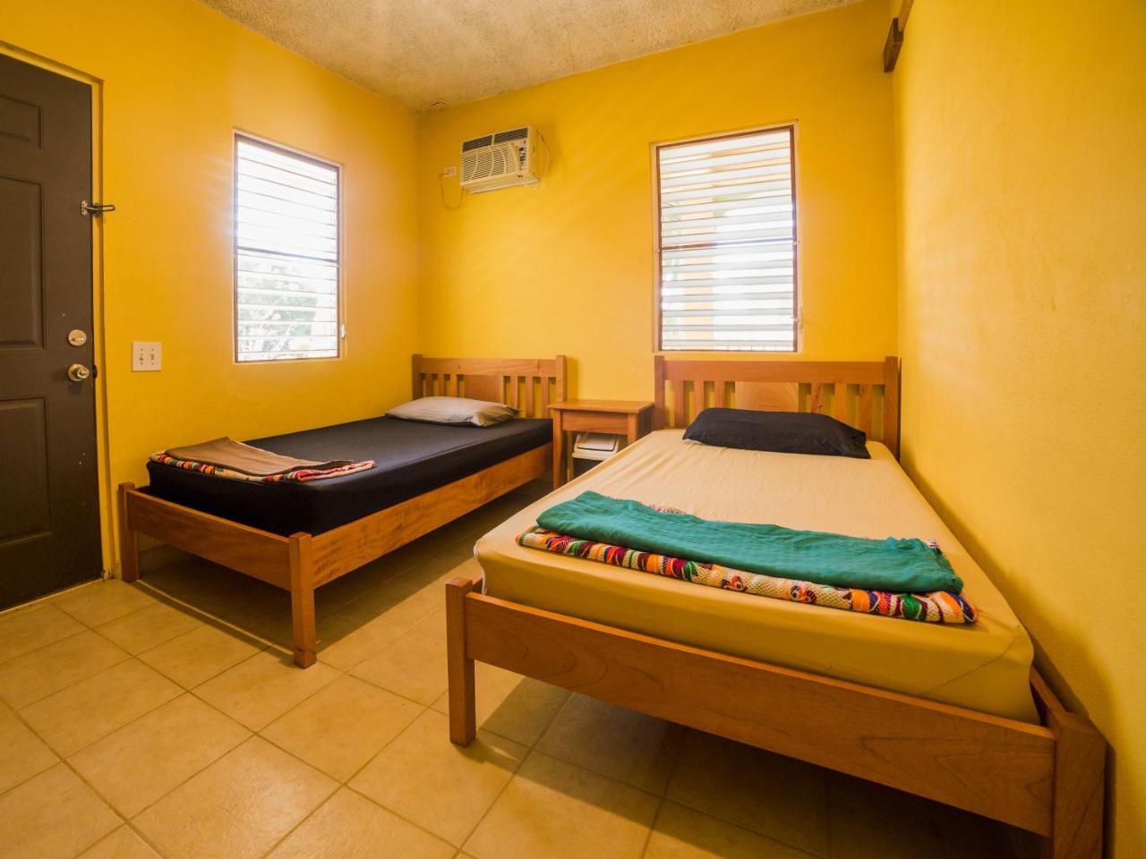 A Piece Of Ground Hostel Punta Gorda Exterior photo
