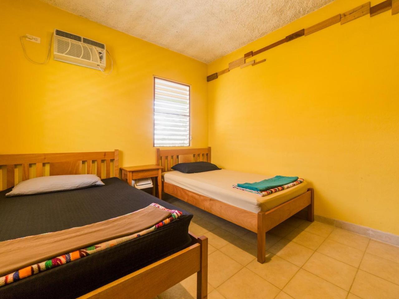 A Piece Of Ground Hostel Punta Gorda Exterior photo