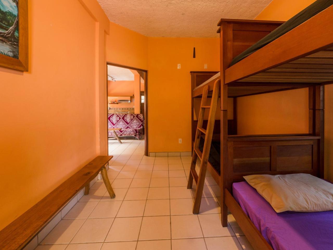 A Piece Of Ground Hostel Punta Gorda Exterior photo