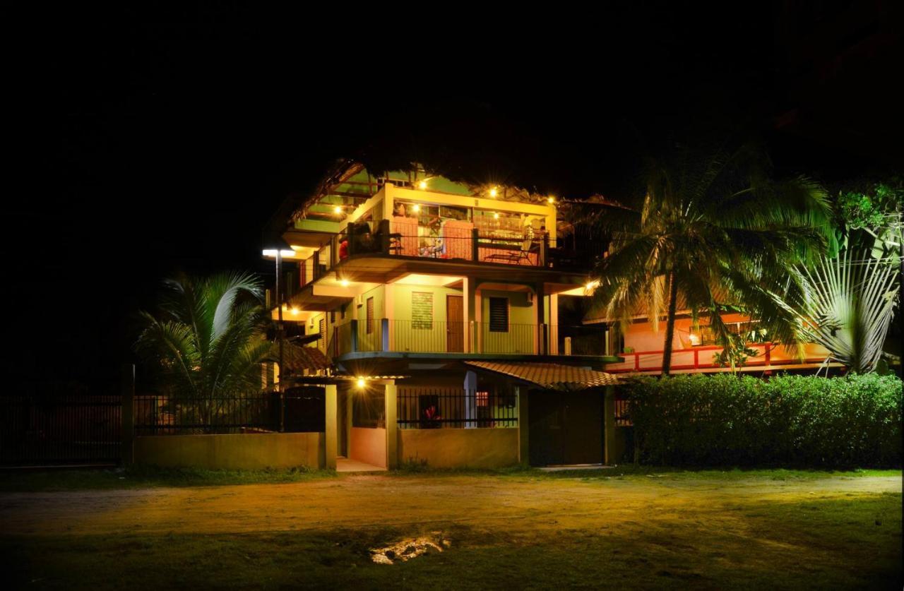 A Piece Of Ground Hostel Punta Gorda Exterior photo